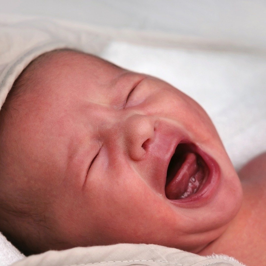 Neonato che piange